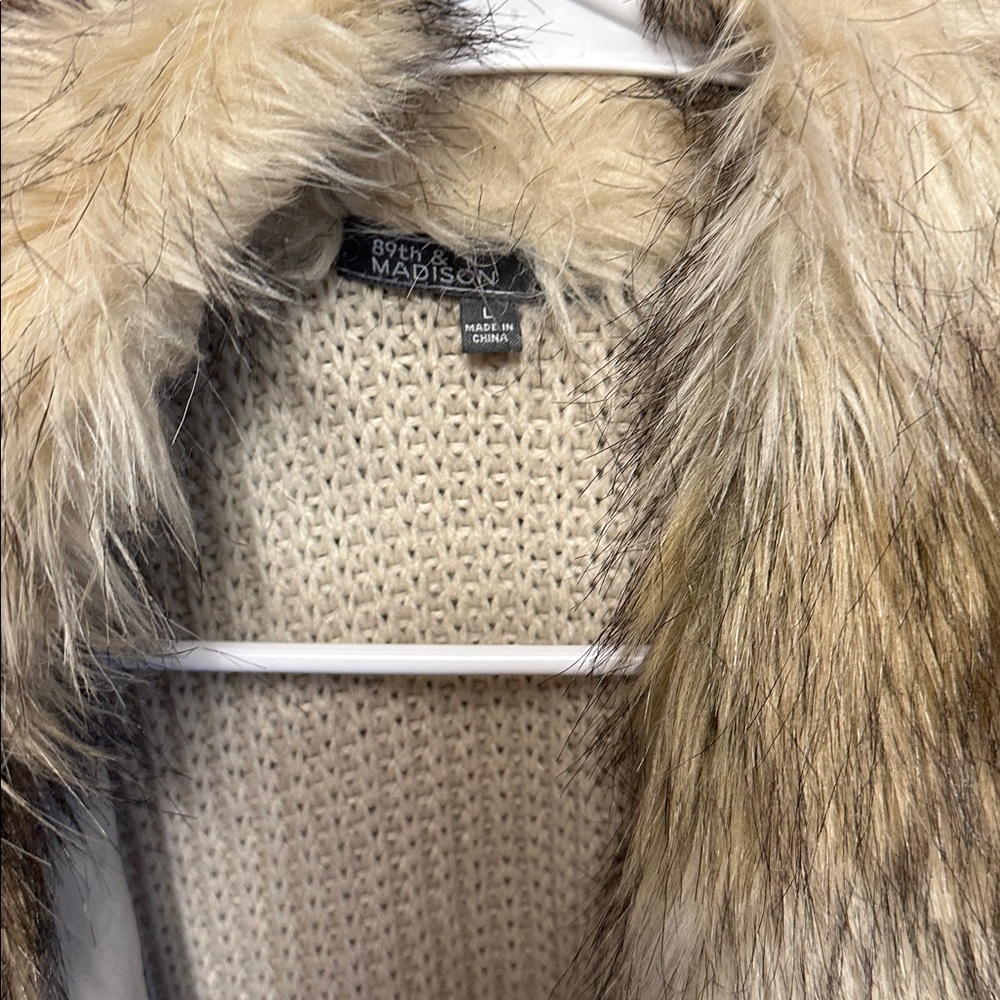 89th & Madison Faux Fur cable knit sweater vest - size large - Picture 2 of 4